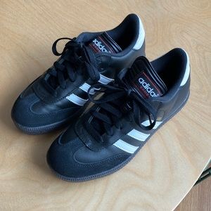 Adidas Samba. Men’s 5 / Women’s 6.5-7 ish.